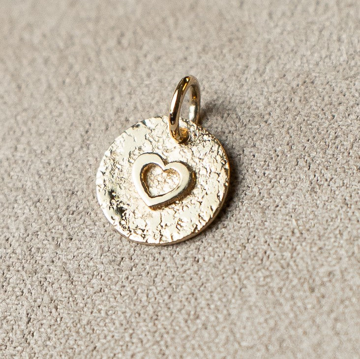Plakette mit Herz (ausgeschnitten)