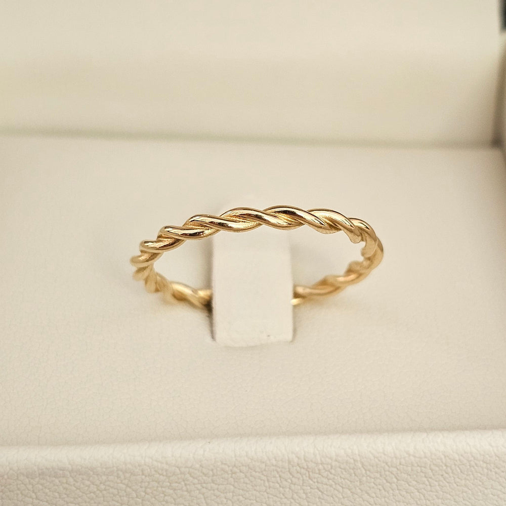 750er Kordelring aus Gold – elegant & modern