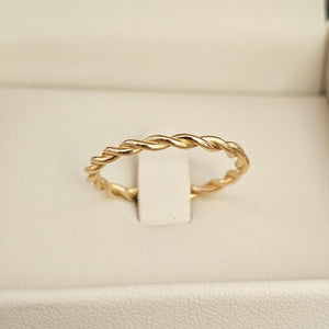 750er Kordelring aus Gold – elegant & modern