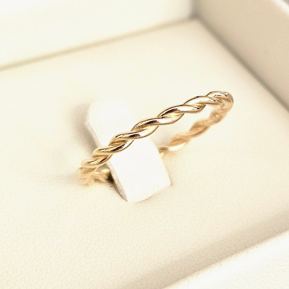 750er Kordelring aus Gold – elegant & modern (2)