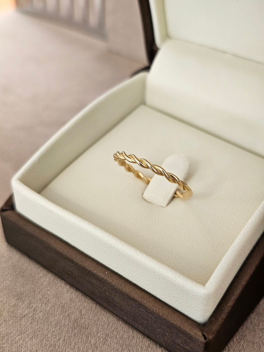 750er Kordelring aus Gold – elegant & modern (5)