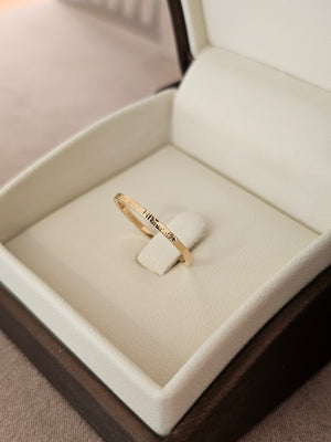 750er Goldring flach gehämmert – modern & elegant (3)