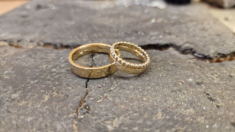 Gelbgold Flach poliert mit Kugelring