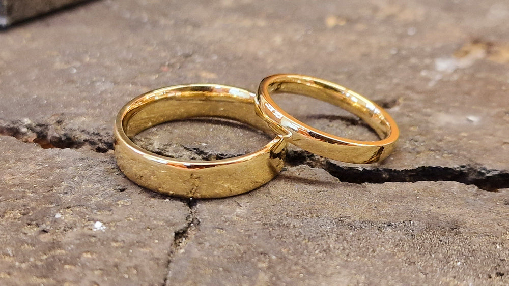 Gelbgold leicht halbrund glanz